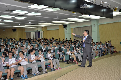 卡酷尚集团董事长为北大附中学生做《人生规划》讲座 